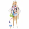 Barbie Extra Muñeca con Conjunto Flower Power