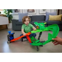 Monster Trucks Sharks vs. Dinos – Destrucción del Dragón con 2 camiones a escala 1:64