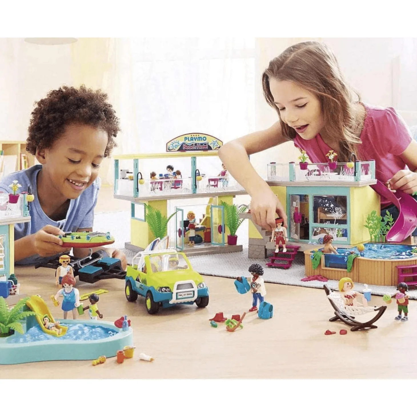 Playmobil Family Fun Beach Coche de Playa con Canoa 70436